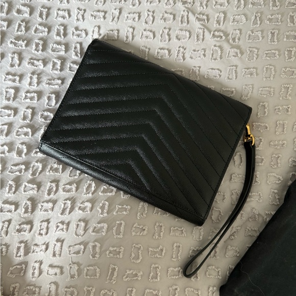 YSL - CASSANDRE MATELASSÉ FLAP POUCH IN QUILTED GRAIN DE POUDRE EMBOSSED LEATHER - Picture 3 of 13